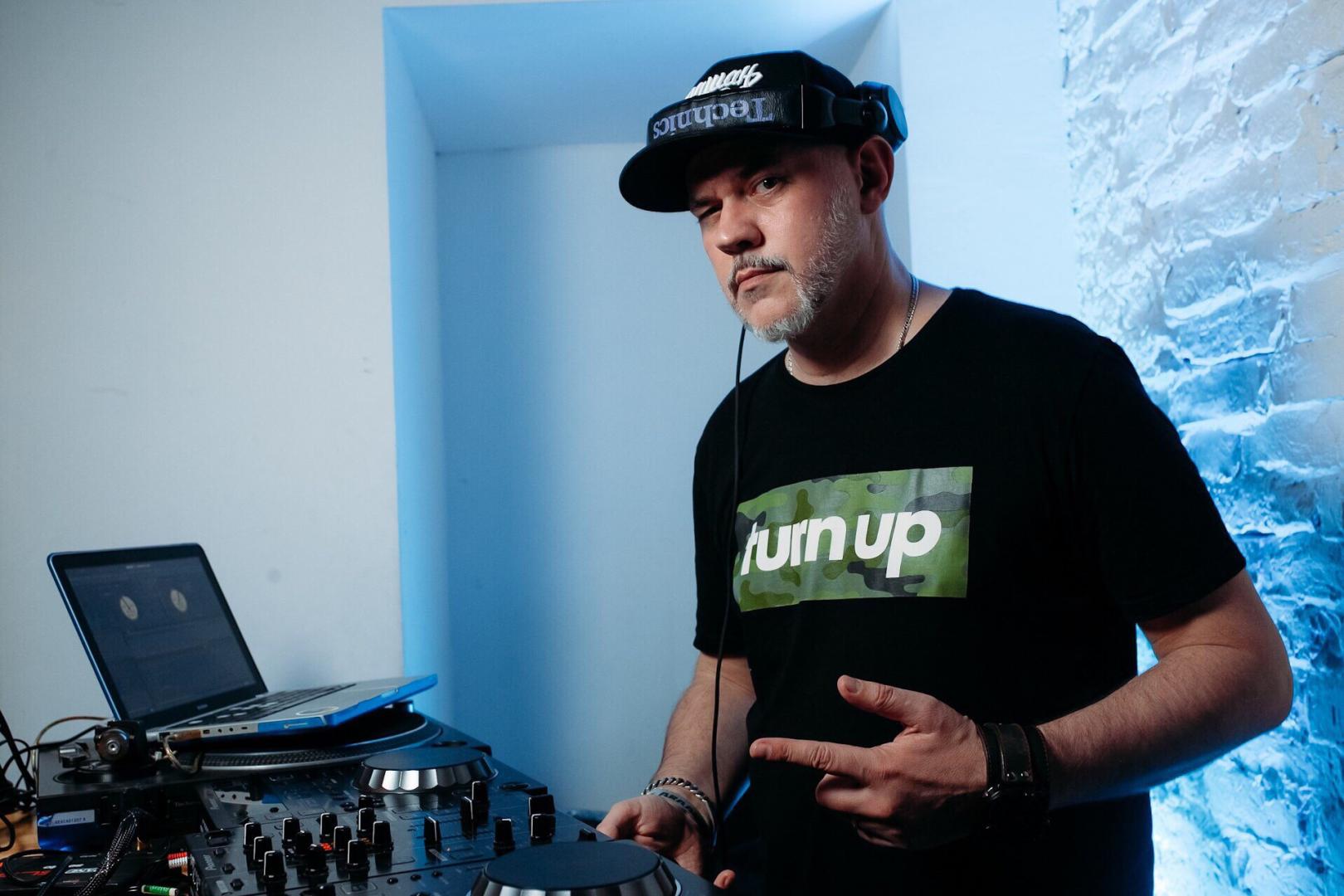 Выступление DJ 108