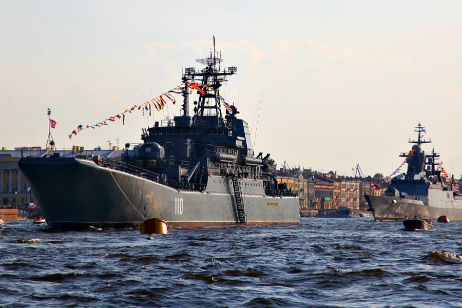Парад боевых кораблей в Градъ Петровъ