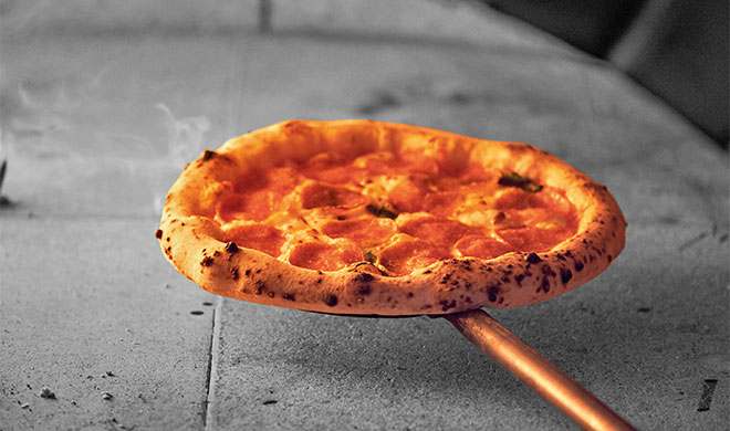 «Неаполитанская» пицца с пепперони в На речке
