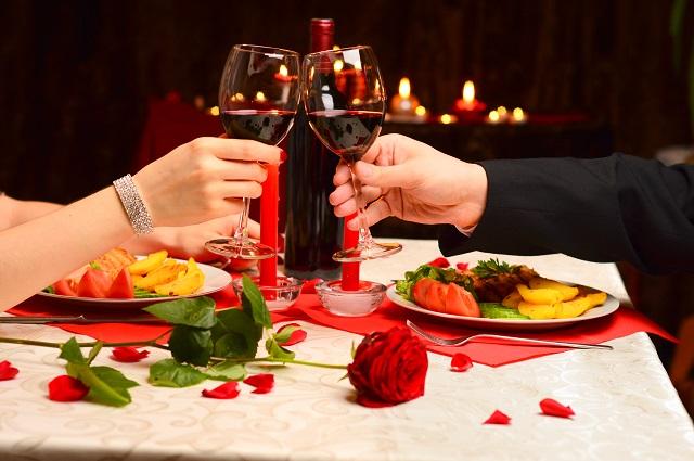Романтический ужин и подарки