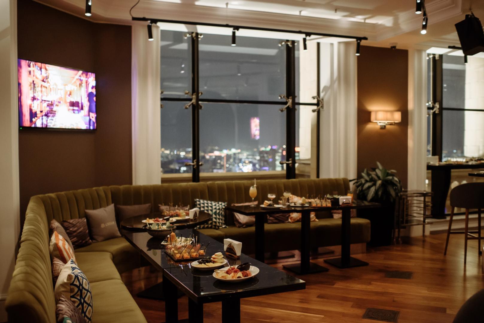 ресторан крым болотная набережная. новогодняя ночь. бары москвы в новогоднюю ночь 2024. Mercedes bar ресторан москва. новогодний корпоратив на улице.