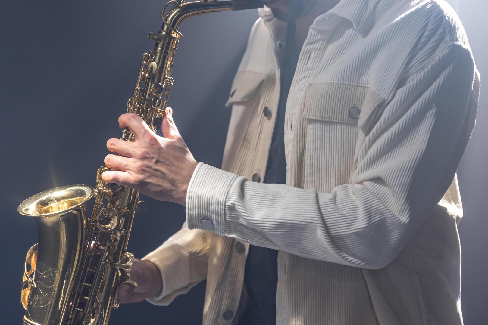 Живой звук — саксофон | Твоя остановочка | пр-т Невский, 51