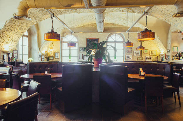 Витраж, декупаж и граттаж | Stroganoff Steak House | б-р Конногвардейский, 4
