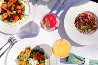 Игристое в подарок к завтраку