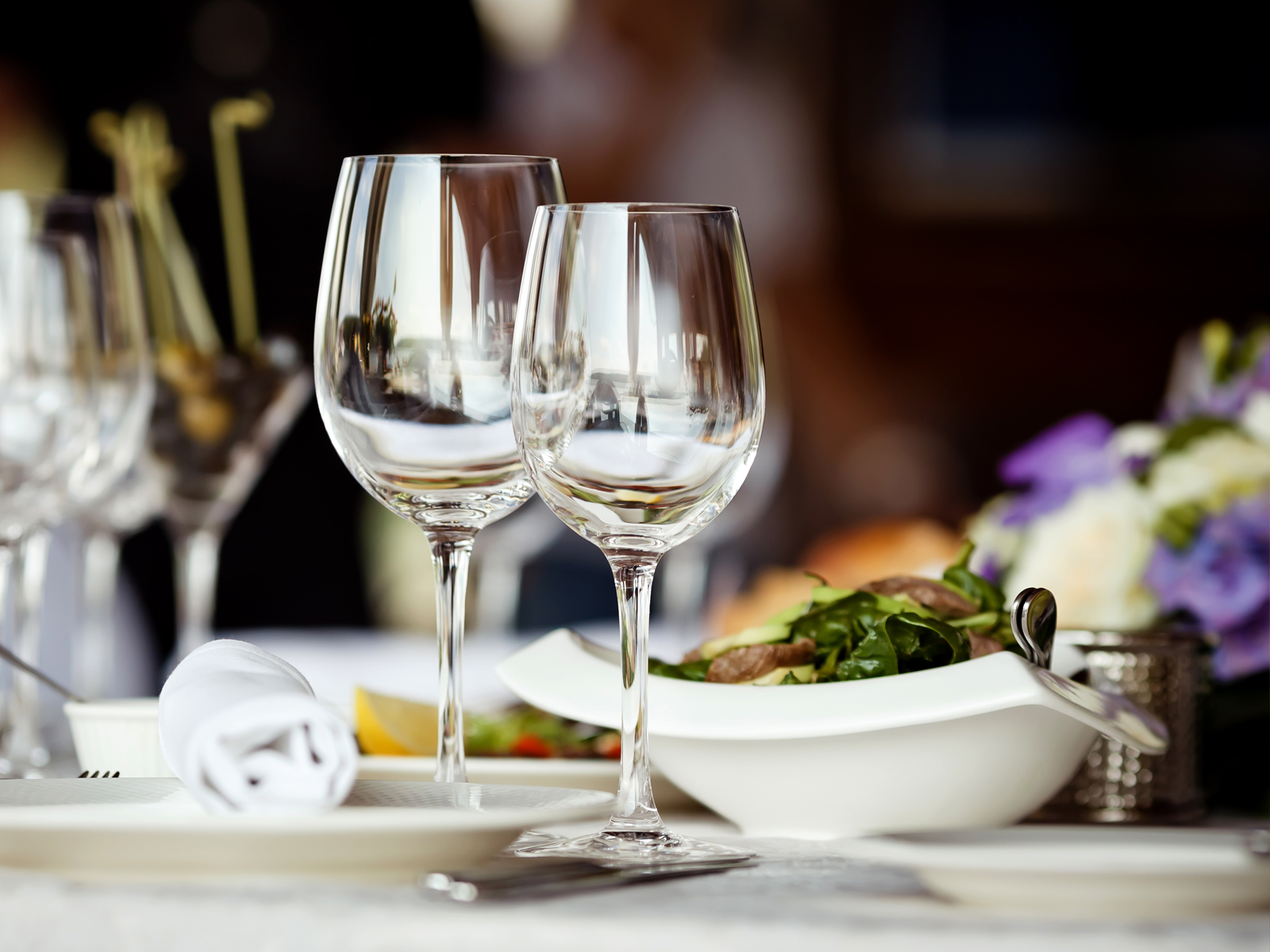 Кафе пермь. Бакалы кафе. Сервировка бокалов. Красивые бокалы. Кафе гранат бакалы.