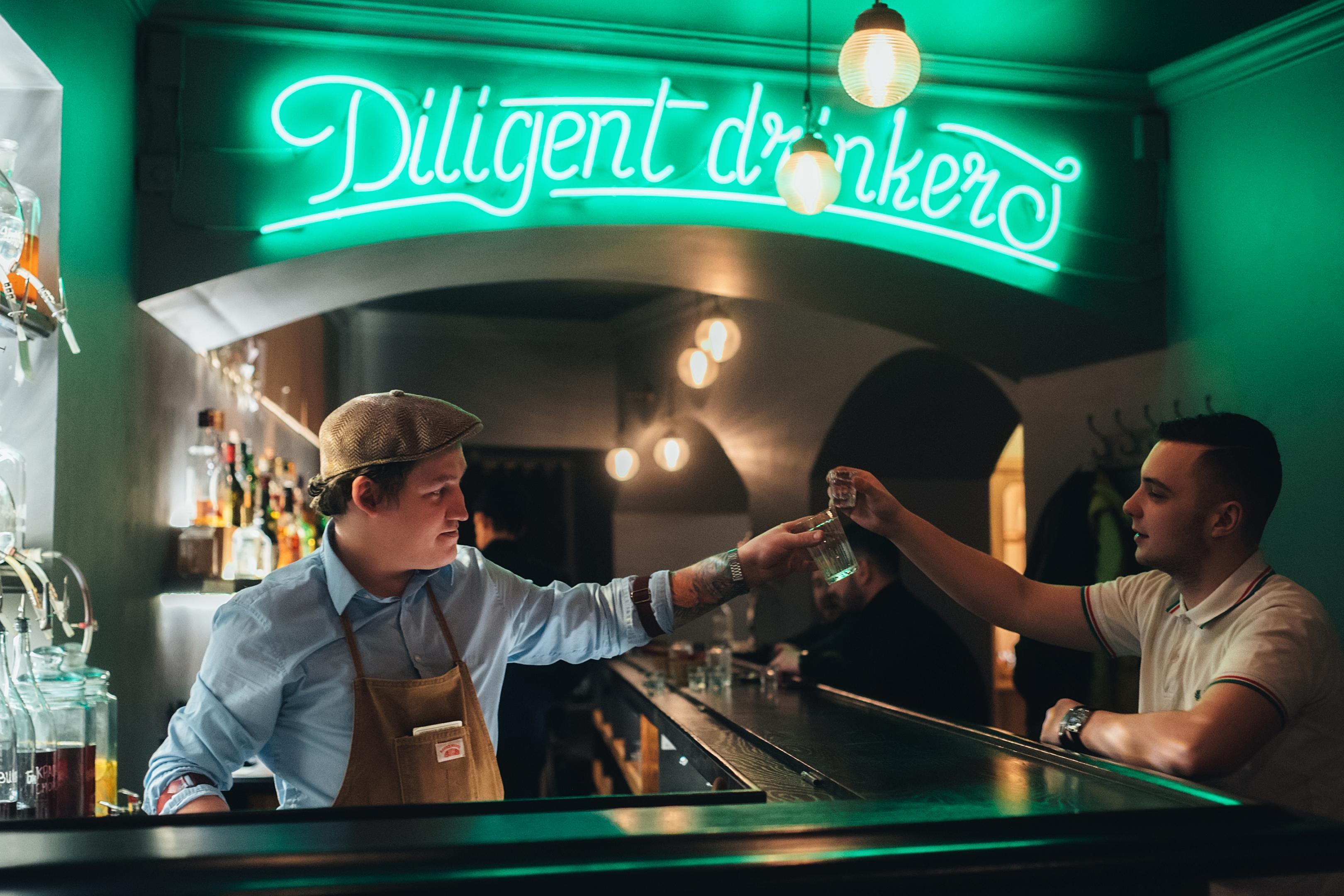 Общество дегустаторов. Бар анонимных дегустаторов. Бар «анонимное общество усердных дегустаторов». Общество дегустаторов. Общество дегустаторов.